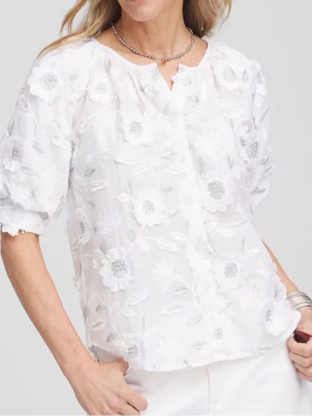 Chico's White 3D Floral appliqué Embroidered Short Sleeve Blouse size 3.5 / 18